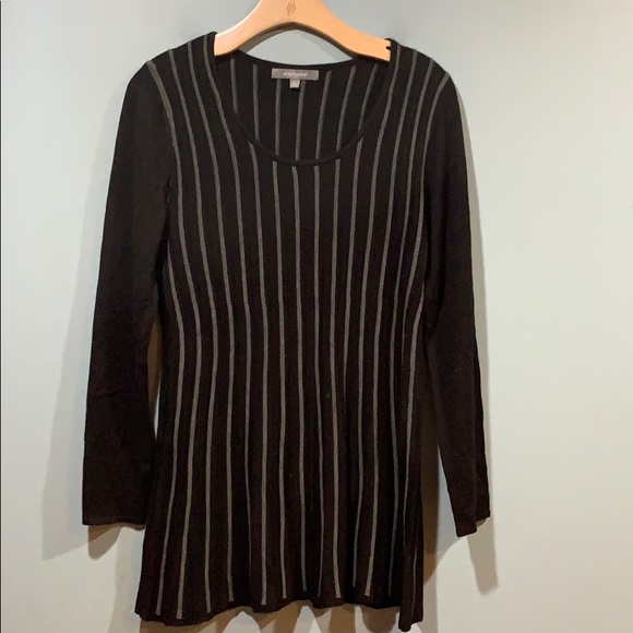 Daisy Fuentes Dresses & Skirts - Short, thin sweater dress 3/$13 🙂